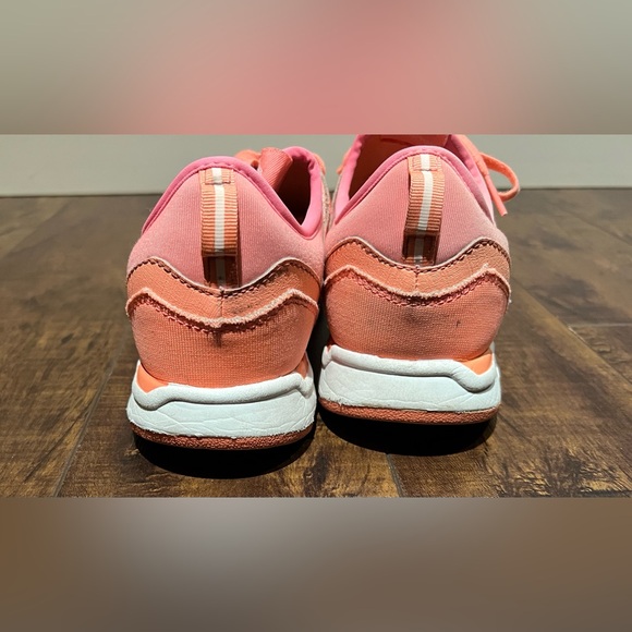 New balance shoes - Picture 2 of 4